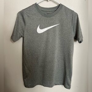 NIKE Classic Dri-Fit Casual Athletic Athleisure Logo T Shirt Grey White Boy's L